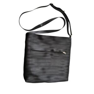 Harveys Seatbelt Bag Black Messenger Crossbody Made in USA Adjustable Strap 11"